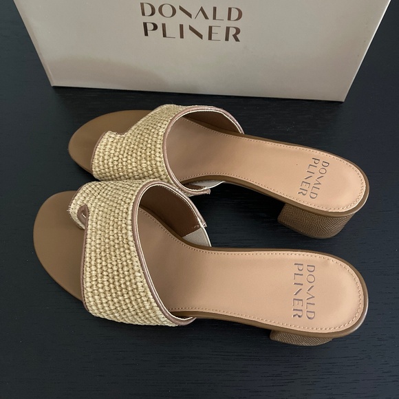 New Donald Pliner Slide Sandal 9.5 - Picture 11 of 11